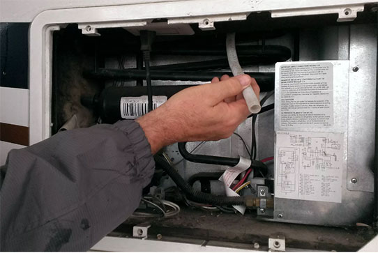 Прочистка слива (дренаж) холодильника в Куровском